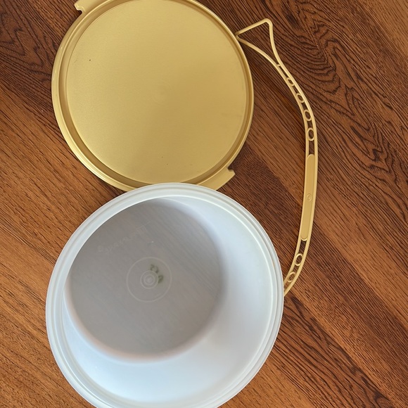 Tupperware Cake Keeper - Picture 4 of 6